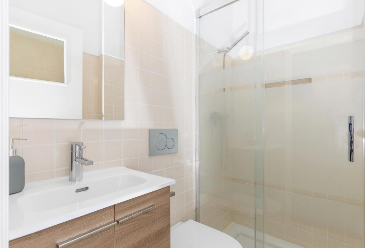 Shell Apartment, Walking To Beach And Center Lagos Luaran gambar